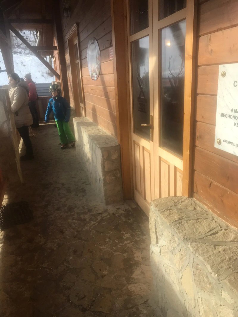 Amos-hegyi BBQ Restaurant