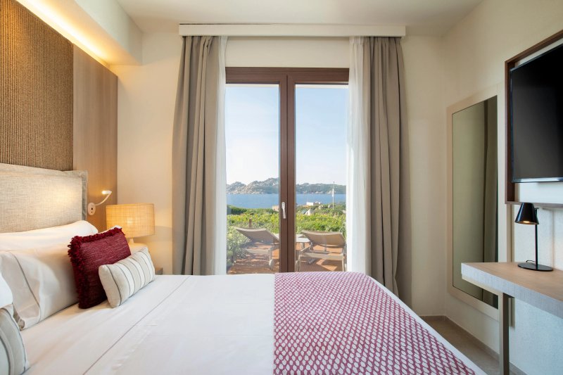 Mangia's Santa Teresa Sardinia, Curio Collection By Hilton