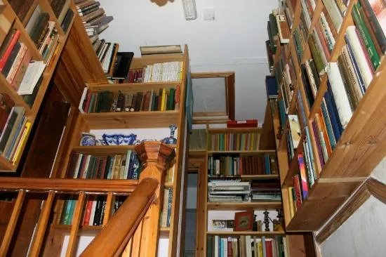 Sanctuary Bookshop and Booklover's B&B