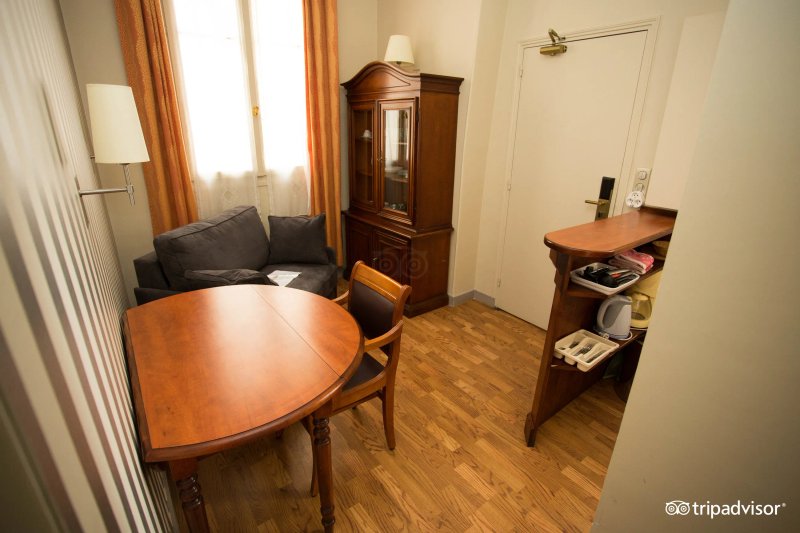 HotelHome Paris 16