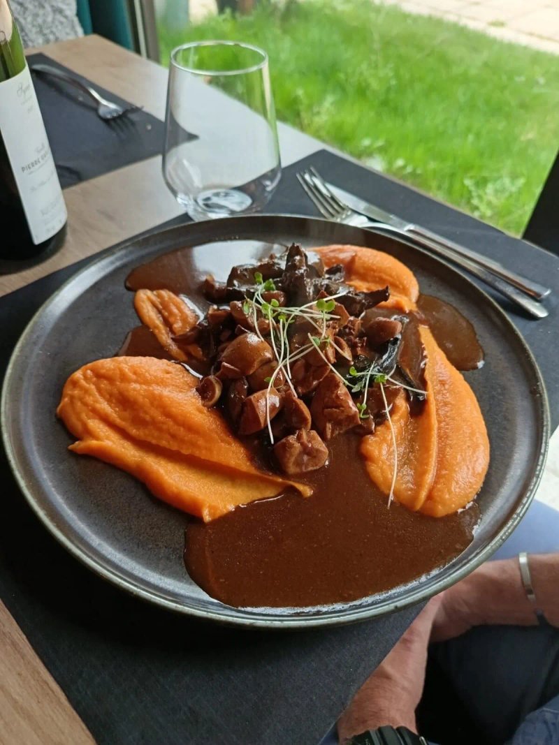 Le Pont Des Fees Restaurant