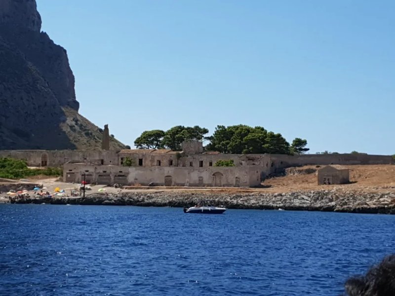 B&B Blue Sea