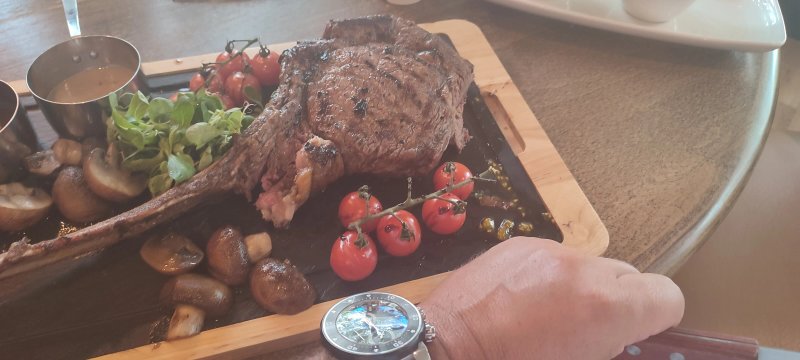 The Two Greens - Pub & Grill