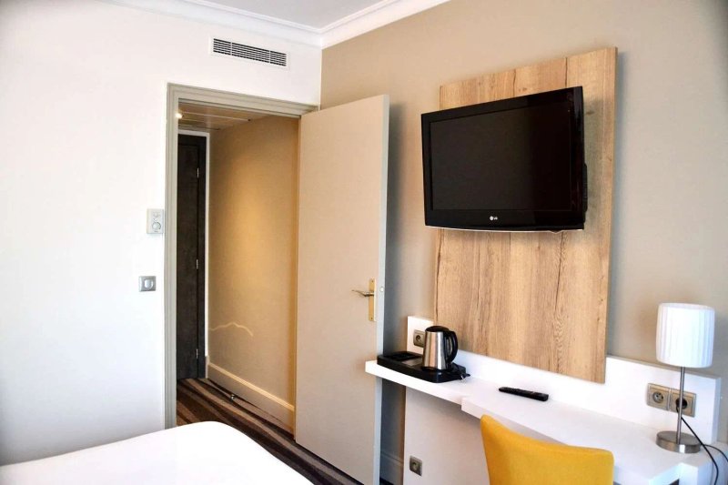 Hotel Kyriad Tours Centre
