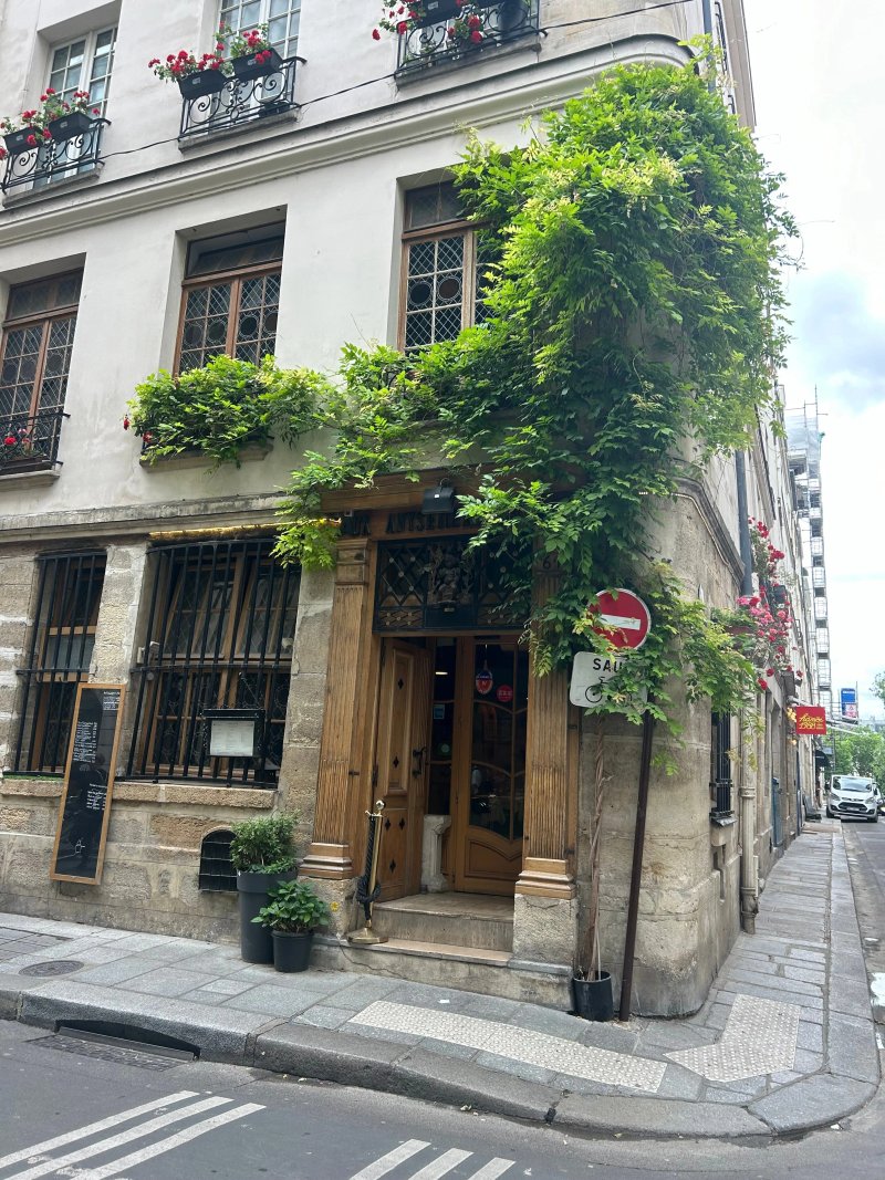 Aux Anysetiers Du Roy Restaurant