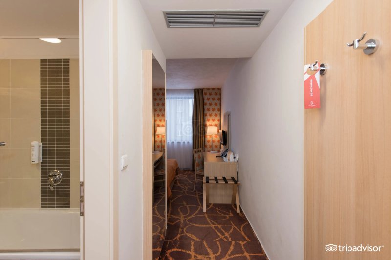 Iris Hotel Eden