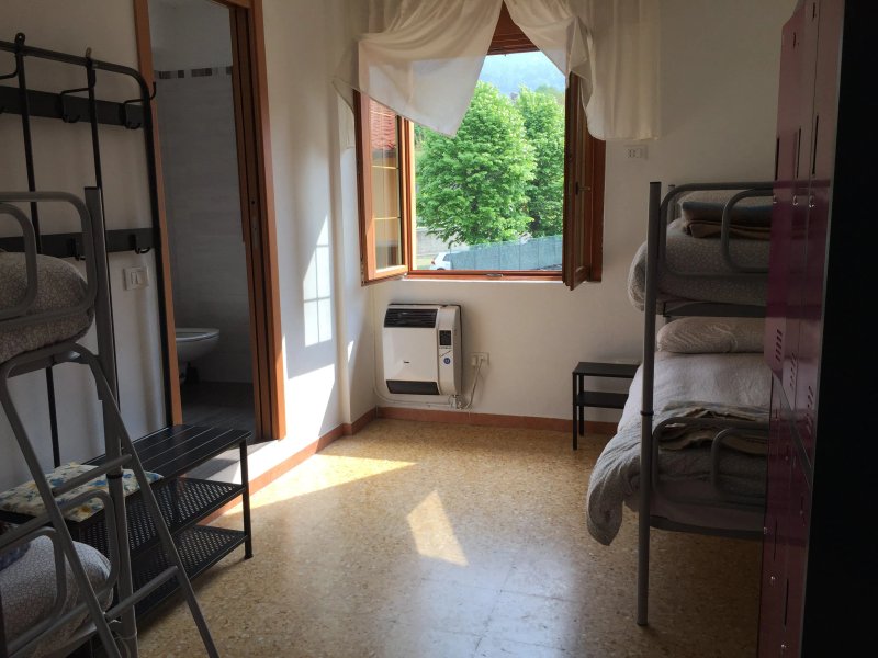 Ristorante Pizzeria La Lucciola. Ostello Trentapassi