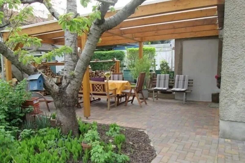 top modernized bungalow in a good location!