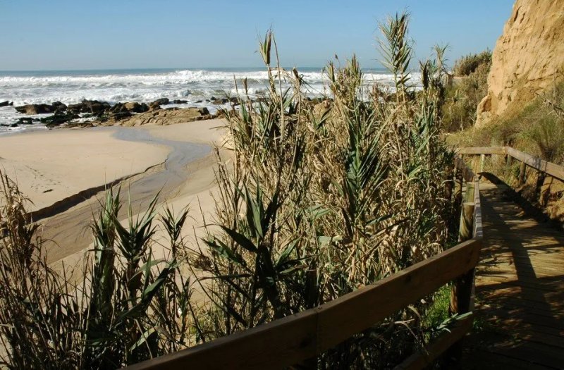 Praia Do Vale Furado