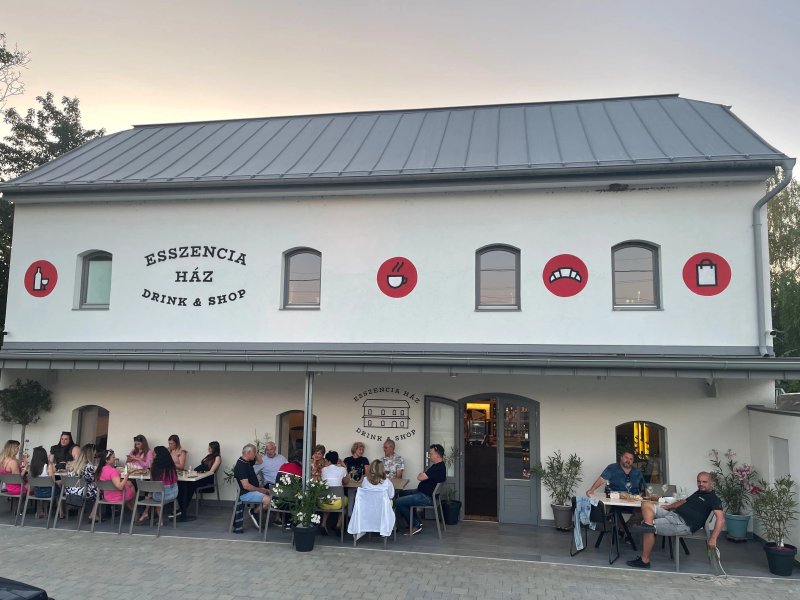 Esszencia Haz Drink&Shop