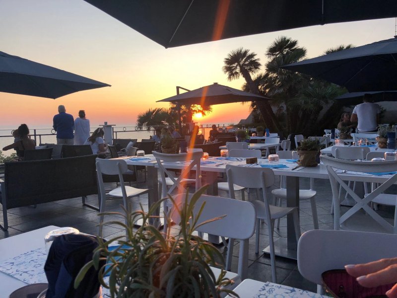 Mood Sunset Club