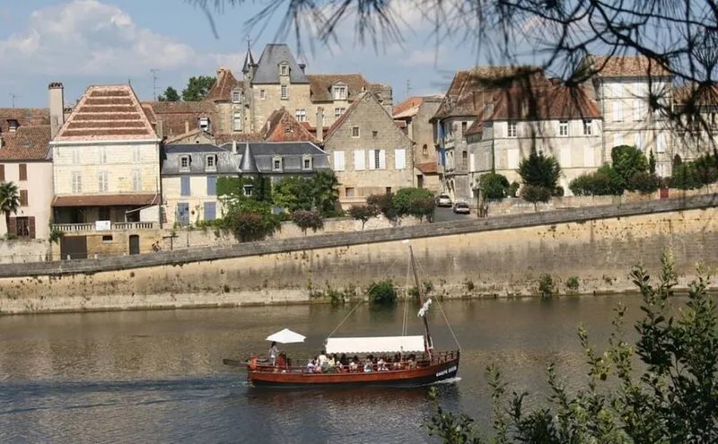 The Maison: Built In 1729, The House Overlooks The Dordogne River 40M away
