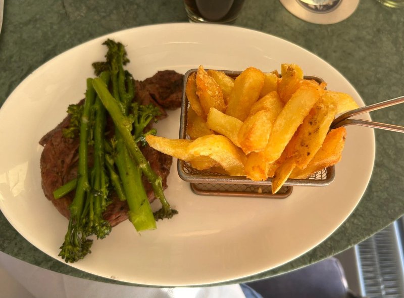 Tom Morris Bar & Grill