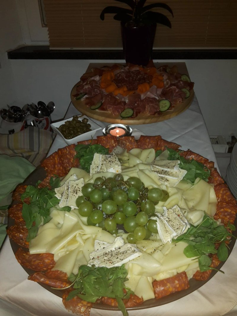 Cafe-Vinothek im Hof