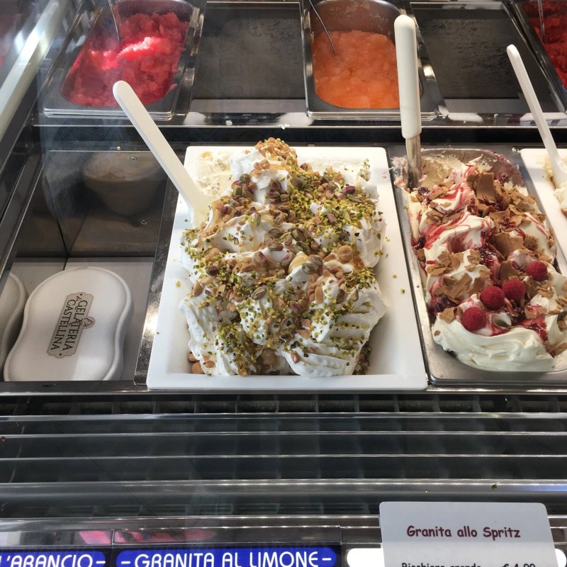 Gelateria in Paese