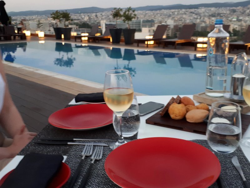 Avenue 48 Restaurant - The Met Hotel