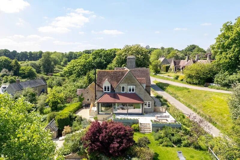A dog friendly Cotswolds cottage - Hillview