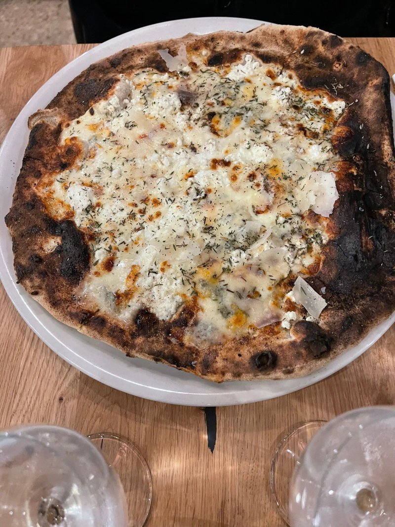 Pizzeria La Bonne Mere