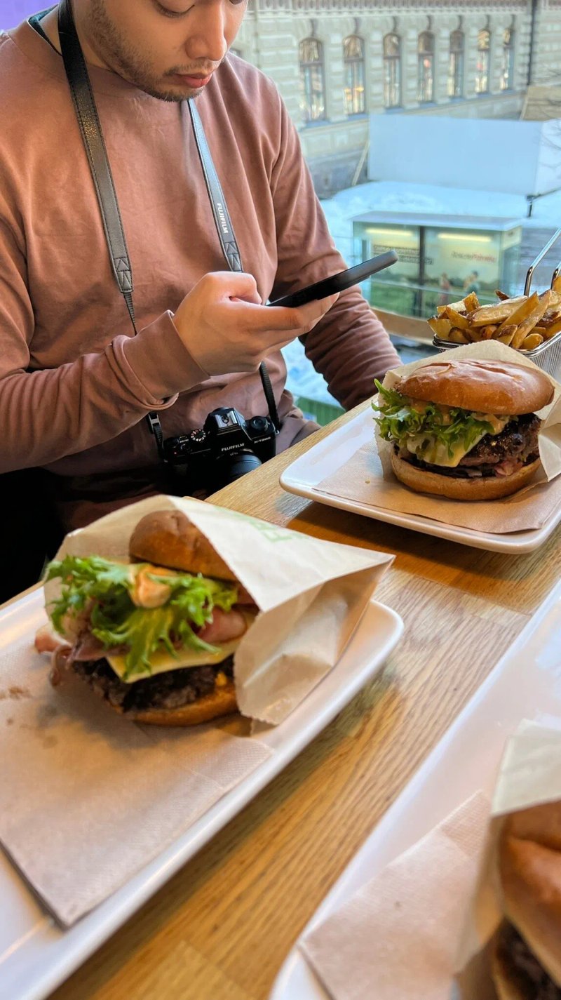 Friends & Brgrs Helsinki (Aikatalo)