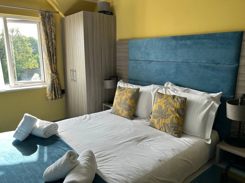 Stonecross Manor Hotel