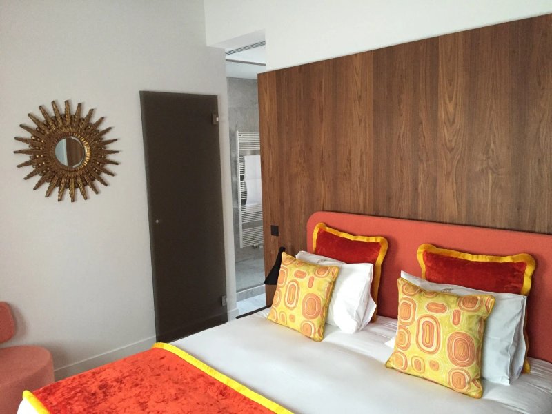 Raphael Suites