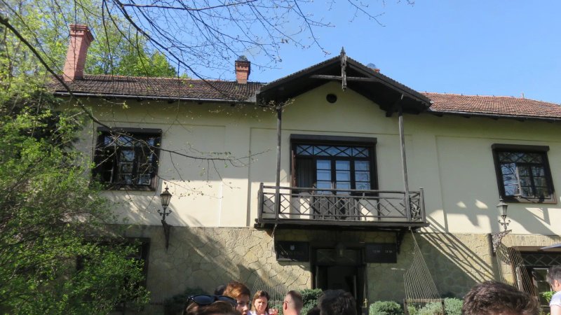 Nowina Restaurant
