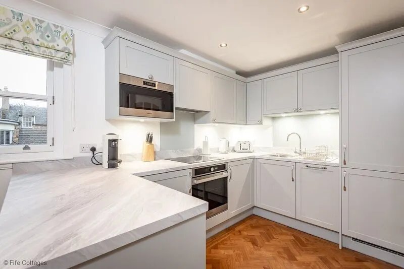 Fabulous Sleeps 8 Town Centre Apartment