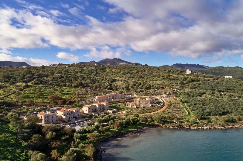 100 Rizes Luxury Seaside Resort