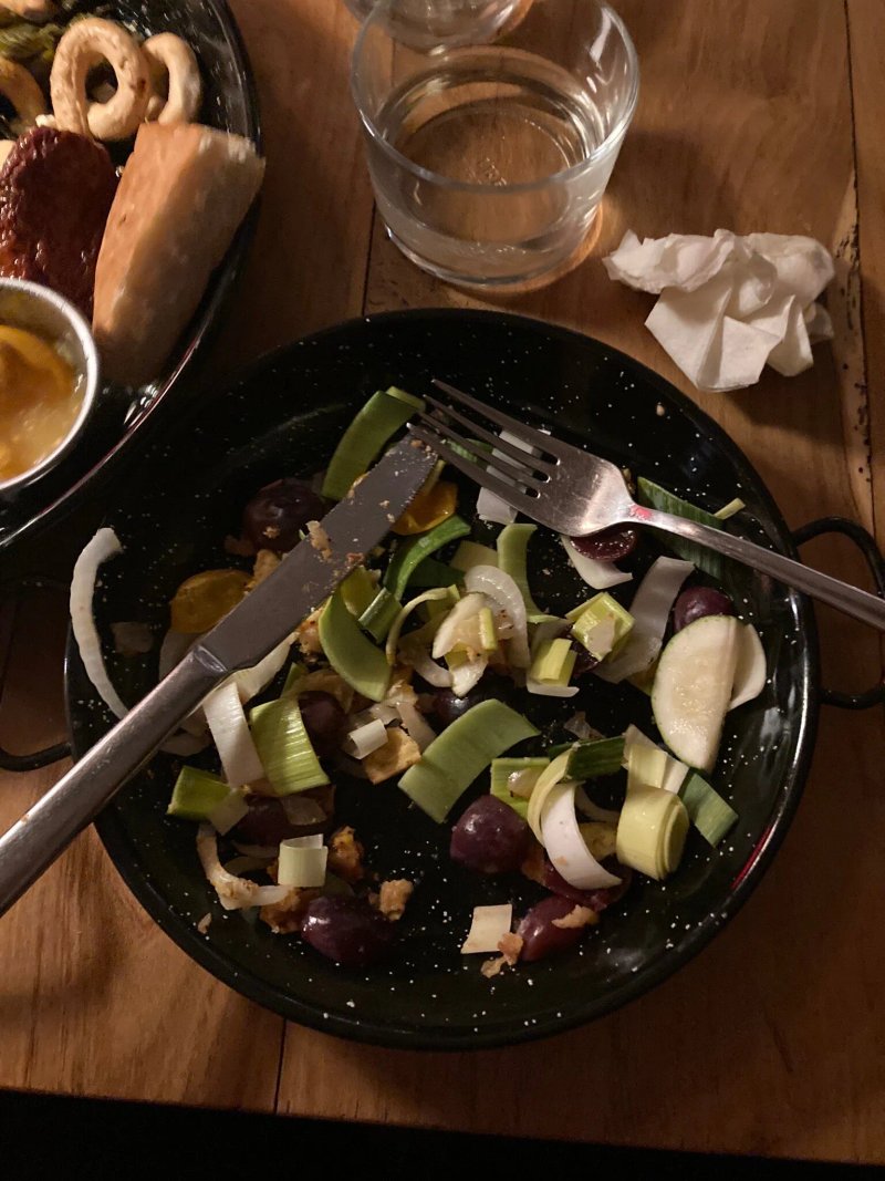 Trzeci Ksiezyc Lokalne Bistro