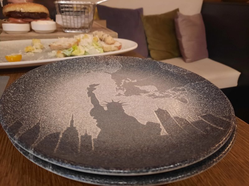 New York Restaurant & Bar