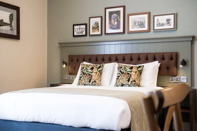 The Kings Head by Innkeeper's Collection