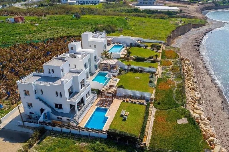 Poseidon beach villa, waterfront, private, tranquil, romantic sunsets