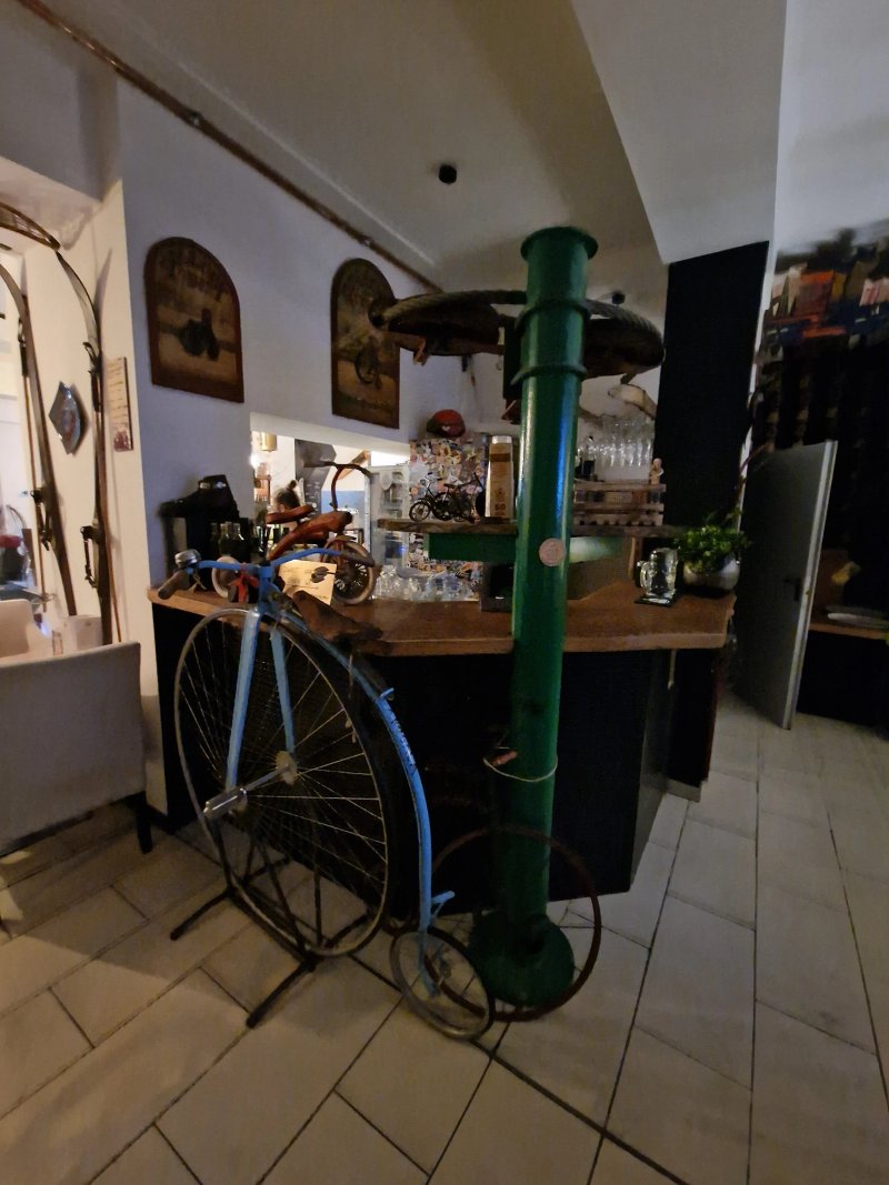 Ski & Bike Cafe