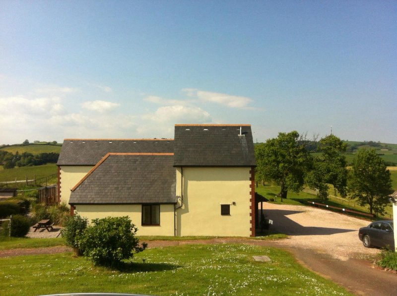 Newbarn Farm Cottages & Angling Centre