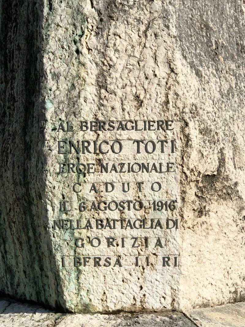 Statua al bersagliere Enrico Toti
