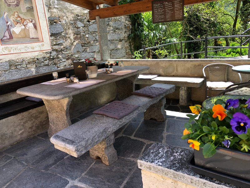 Donjon B and B  Ristorante