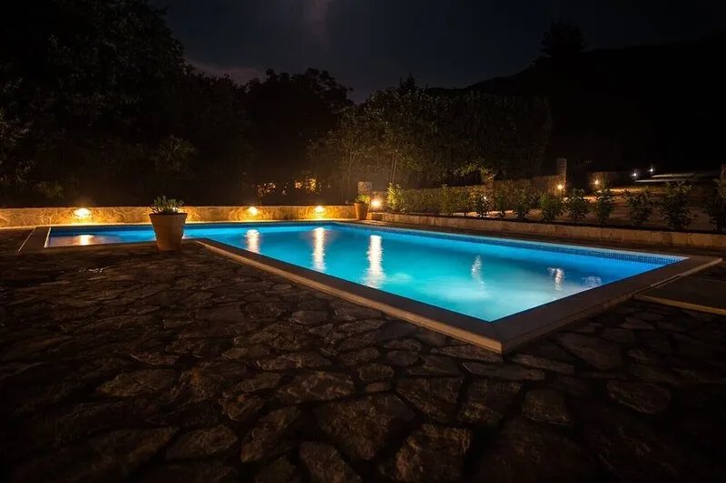 Beautiful mountain views, private swimming pool, and a 30 km drive to Dubrovnik!