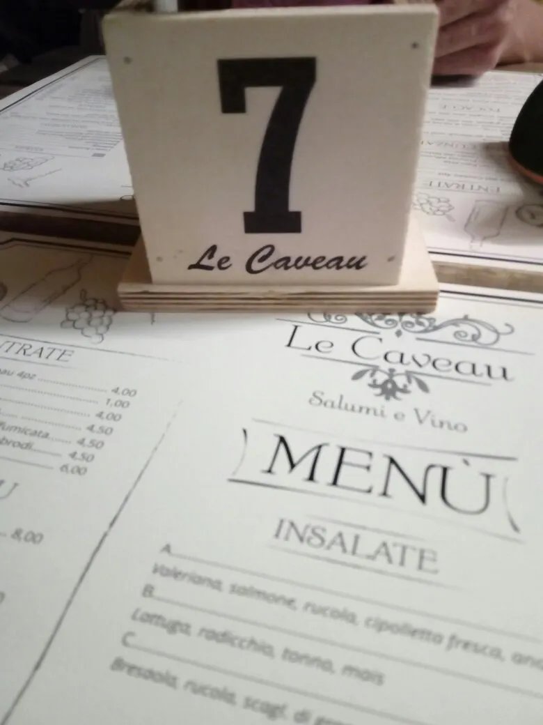 Le Caveau