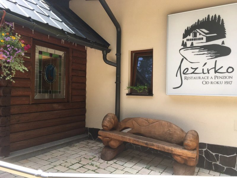 Lesni restaurant & penzion Jezirko Jachymov