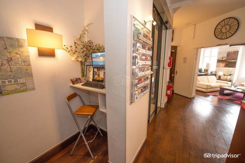 Ama Hotel