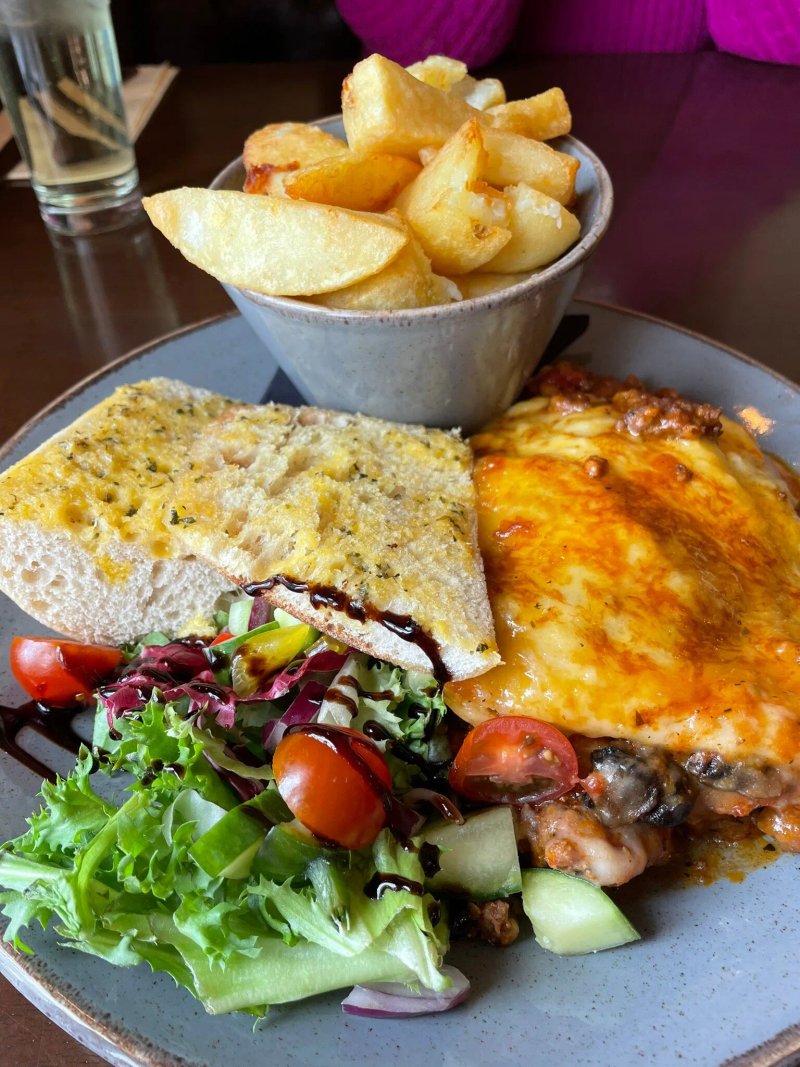 The Three Horseshoes