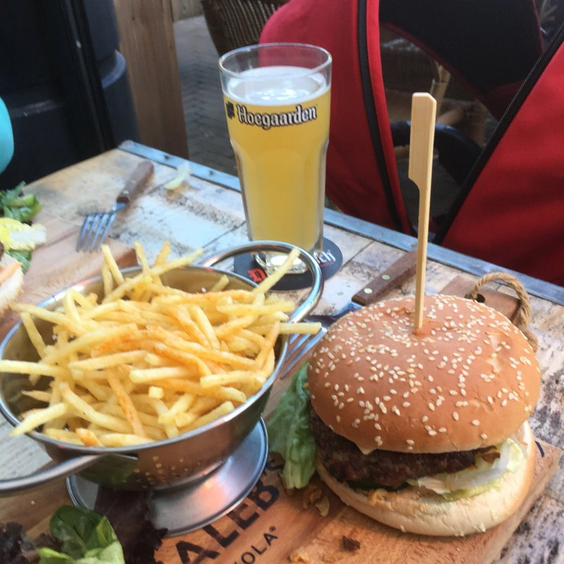 Guinnizz Music and Sport Pub