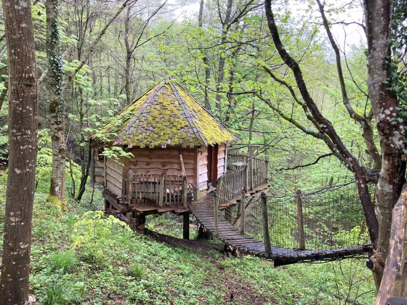 Les Cabanes Essentielles