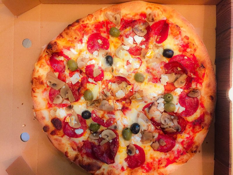 La Pizzeria & Grill
