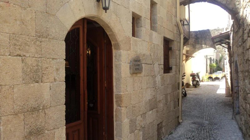 Camelot Traditional & Classic Hotel