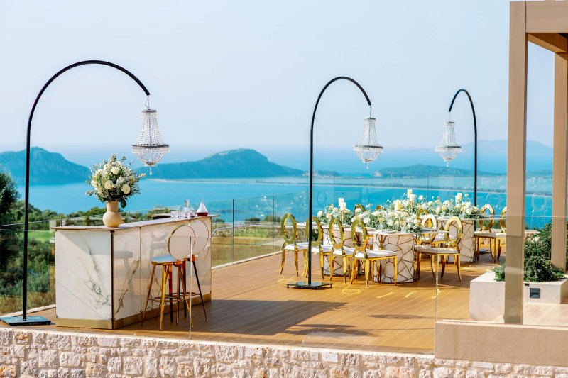 W Costa Navarino