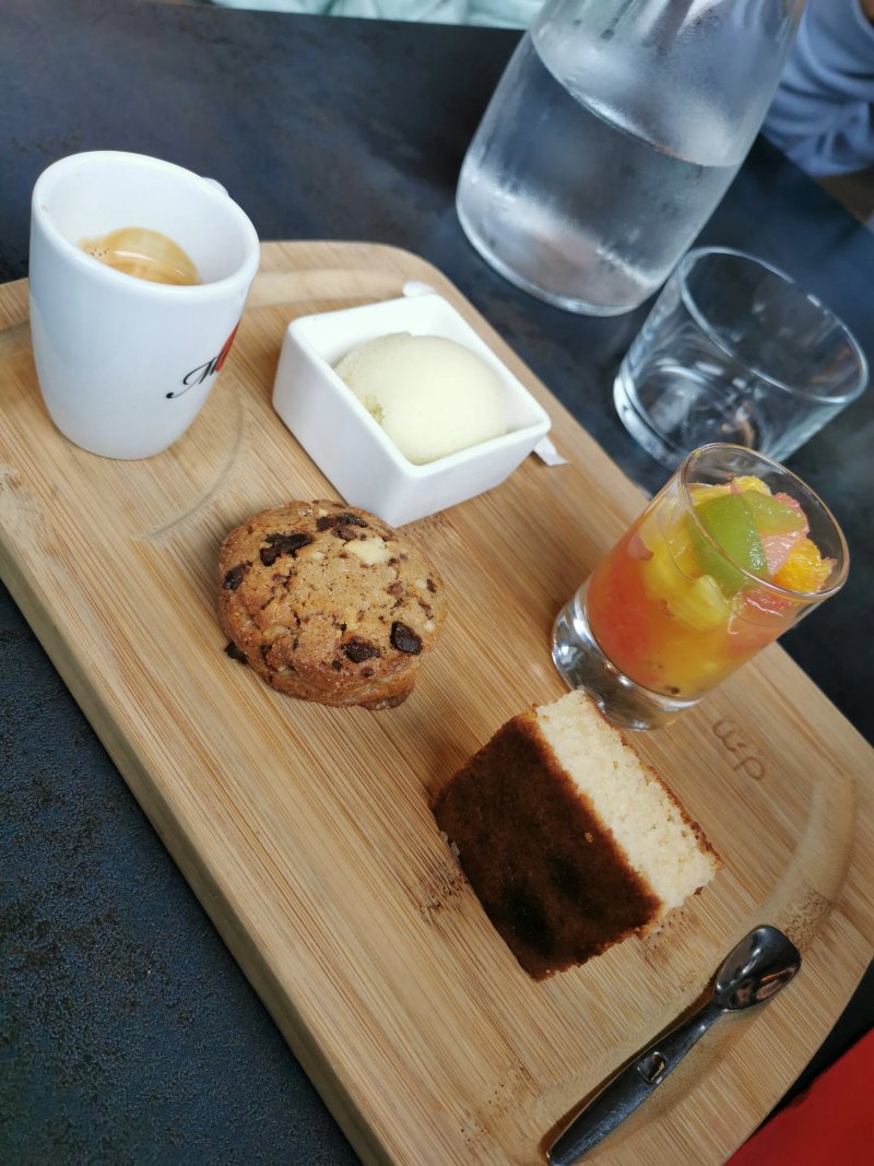 Le Bistro Joue Les Tours