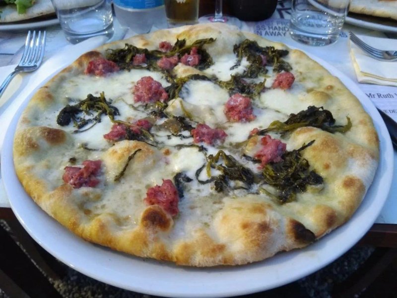 Pizzeria Mezzaluna