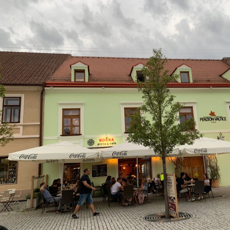 NONNA pizza & cafe