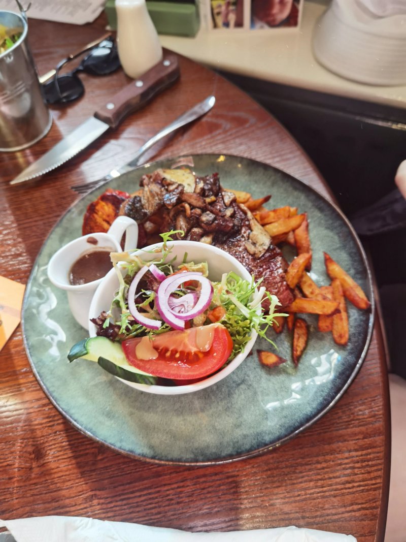 Milbourne Arms